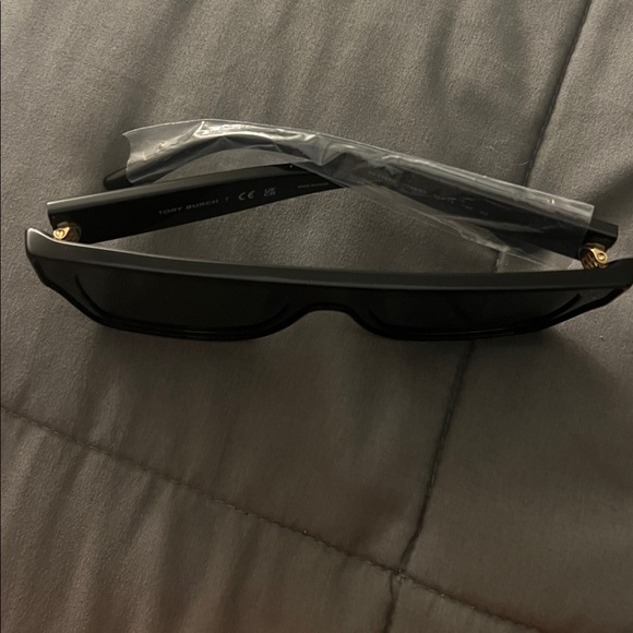 Tory Burch Black Rectangular Sunglasses - Picture 9 of 11